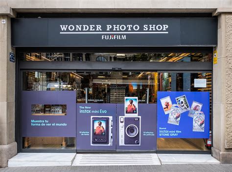 WONDER PHOTO SHOPS .